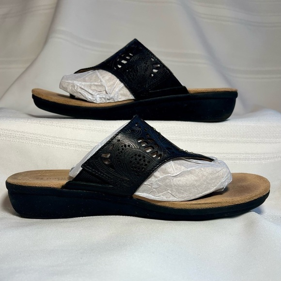 naturalizer N5 Comfort Wedge Sandals Flip Flops Tooled Pierced Blk Leather Sz 6 - Picture 4 of 13